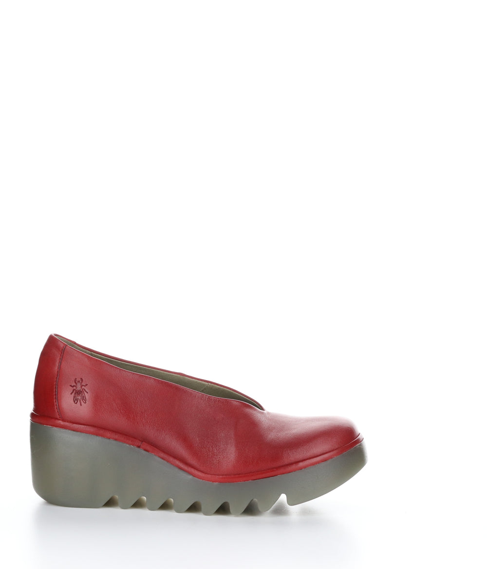 BESO246FLY CHERRY RED Round Toe Shoes