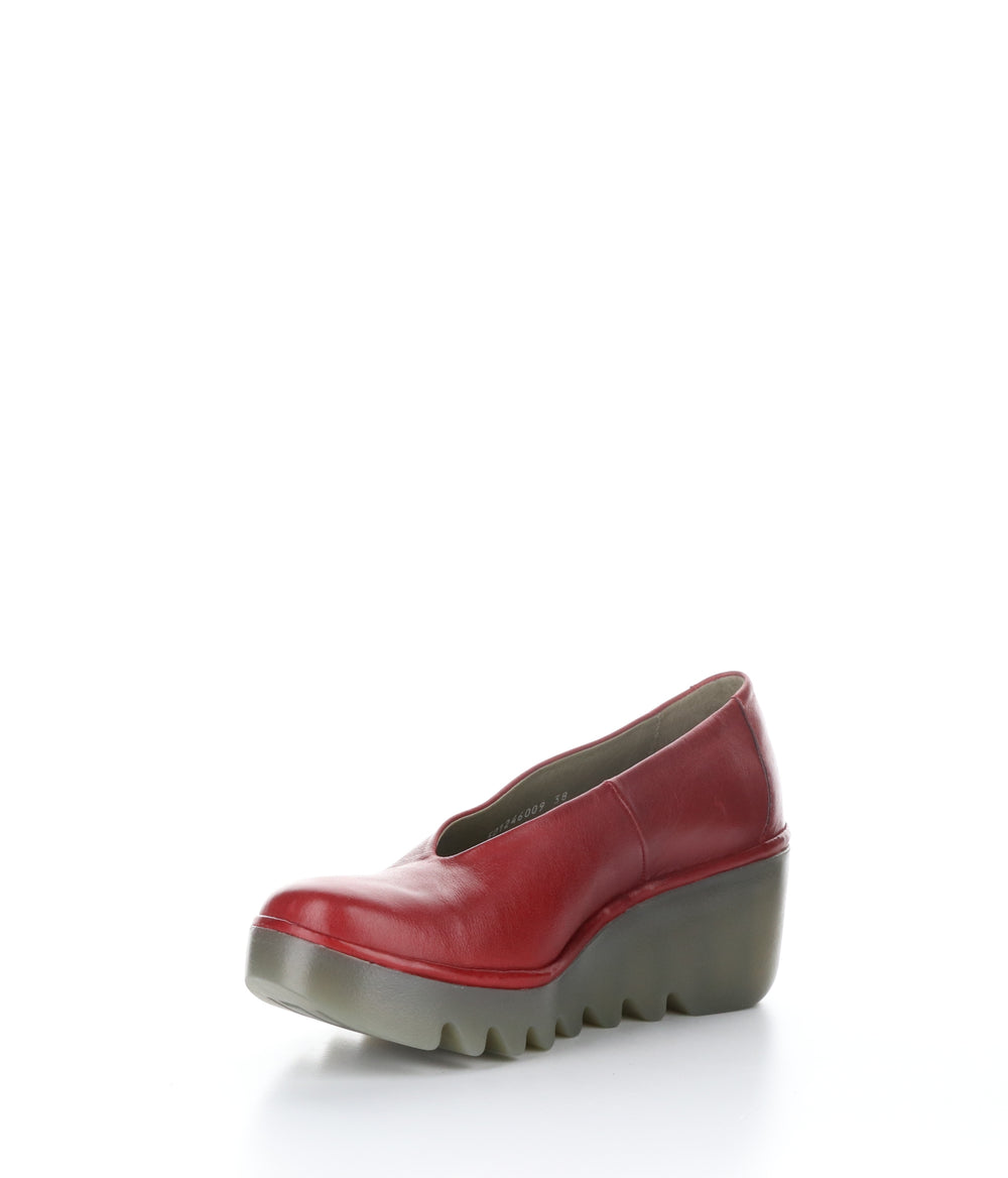 BESO246FLY CHERRY RED Round Toe Shoes