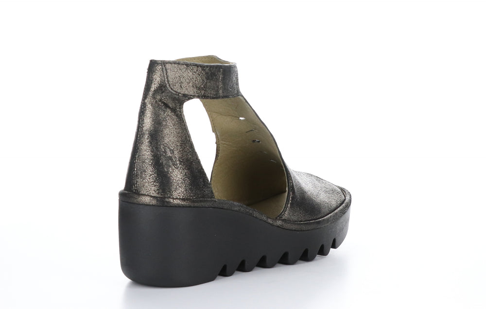 BEZO306FLY Cool Graphite T-Strap Sandals
